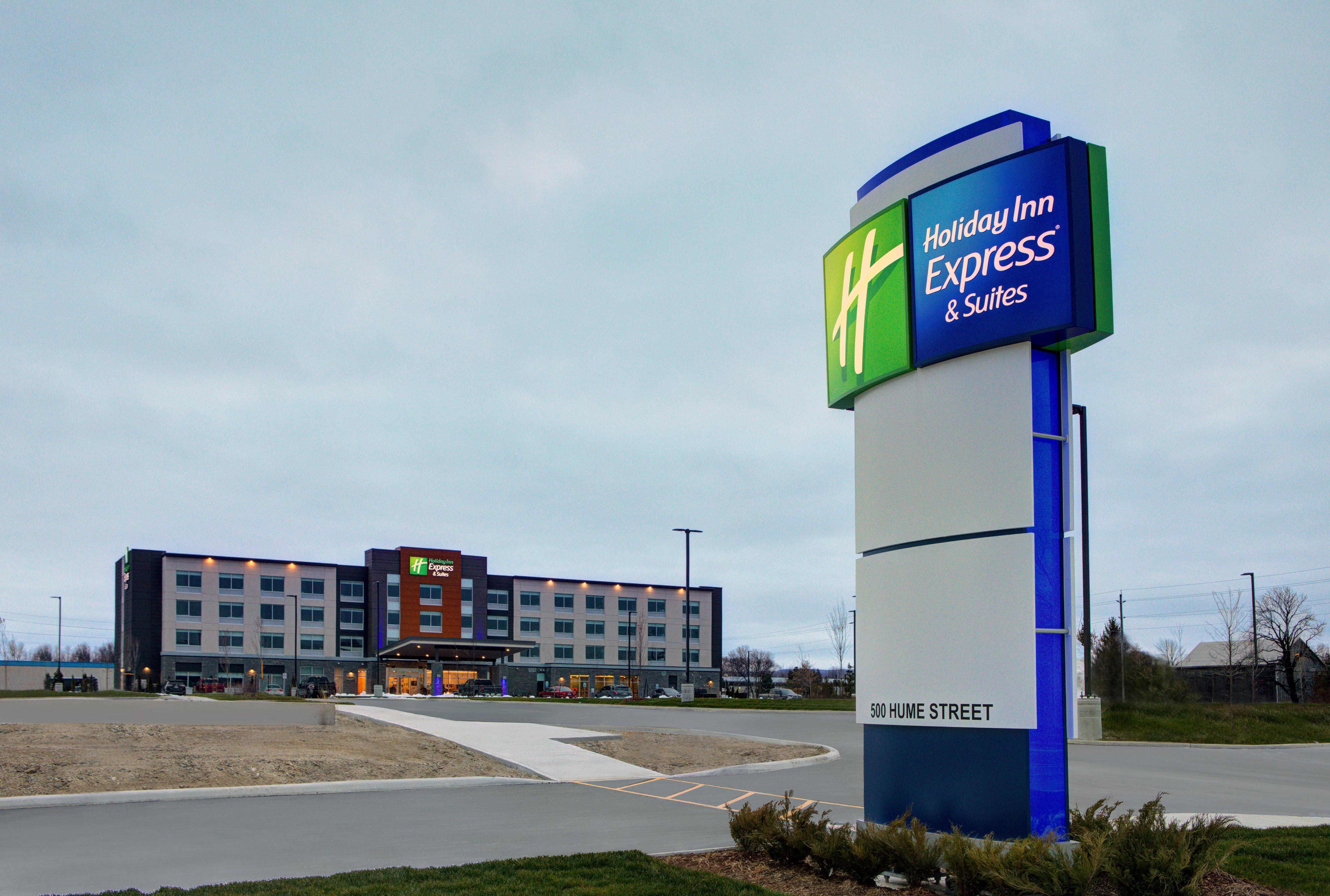 Holiday Inn Express & Suites - コリングウッド エクステリア 写真